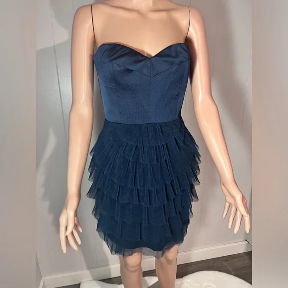 BCBGMaxAzria - Cocktail Dress - Satin bodice and tiered tulle skirt. Size 6. - Picture 3 of 10
